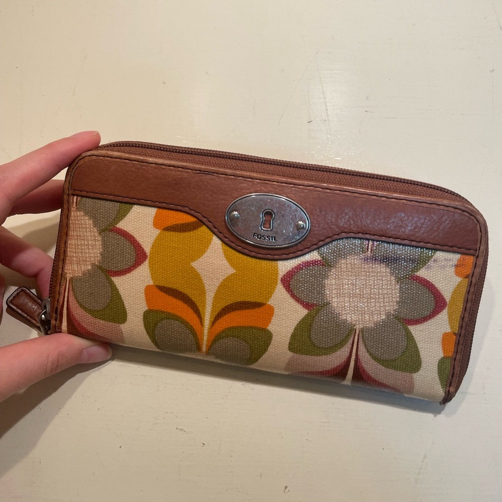 Fossil Multicolor Floral Wallet with Brown Accents